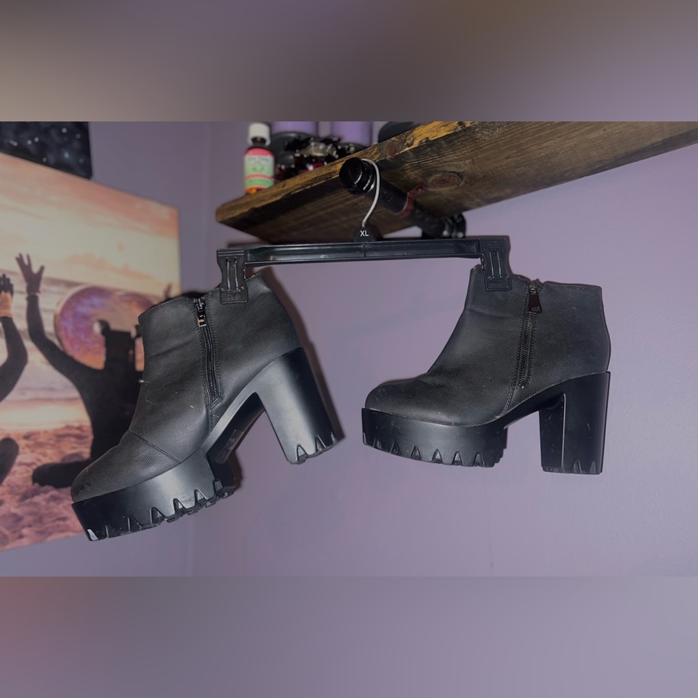 Chunky Ankle Zipper Boots